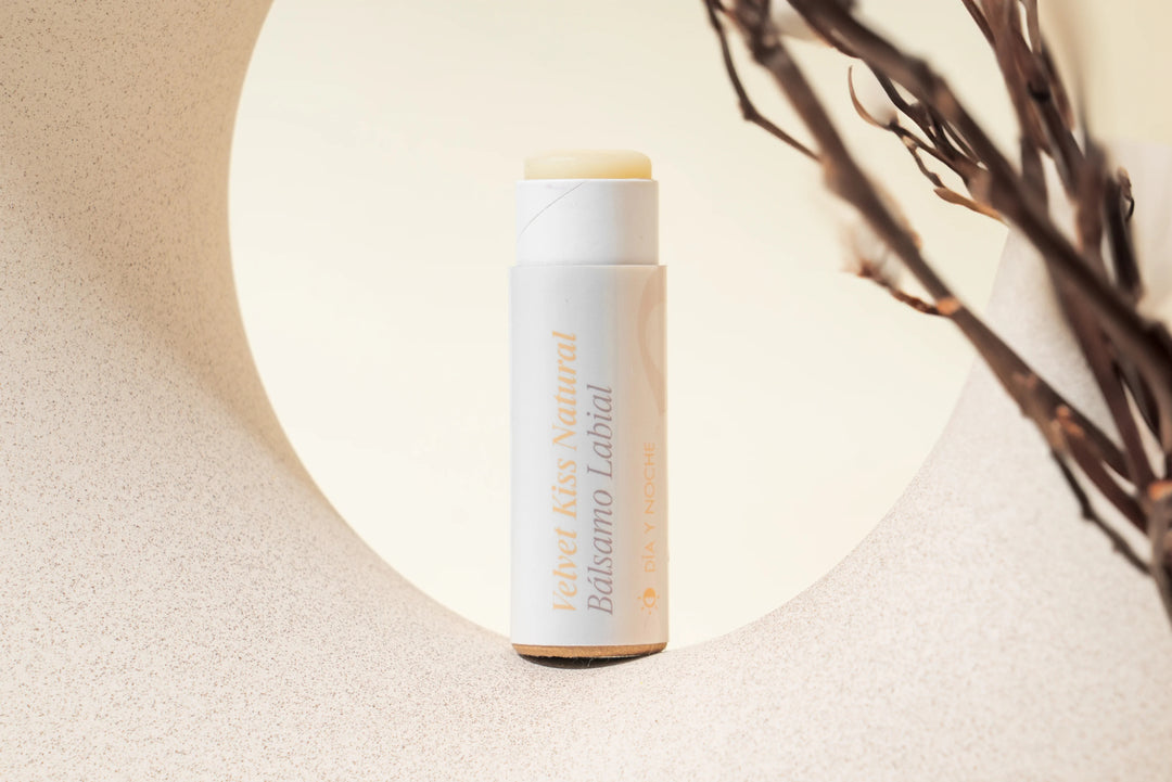 Bálsamo labial en barra Avoroots Natural