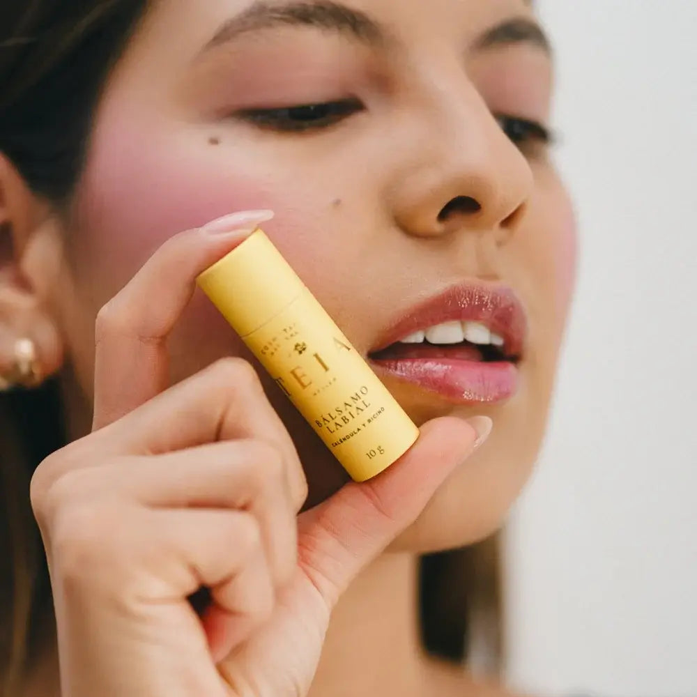 Balsamo labial en barra Teia Violeta