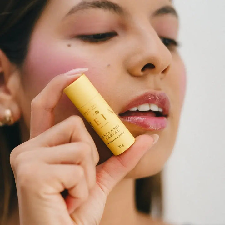 Balsamo labial en barra Teia Violeta